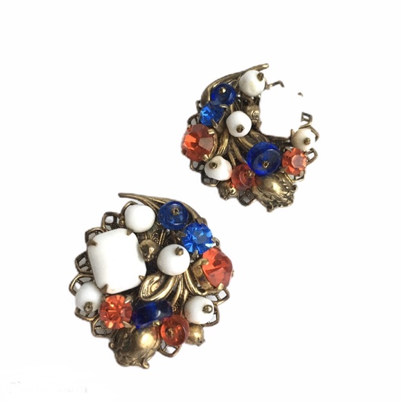 Vintage Jewelry - Vintage Multi-stone Beaded Clip On Earrings Red